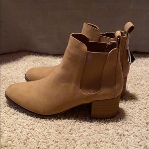 NWT American Eagle brown booties